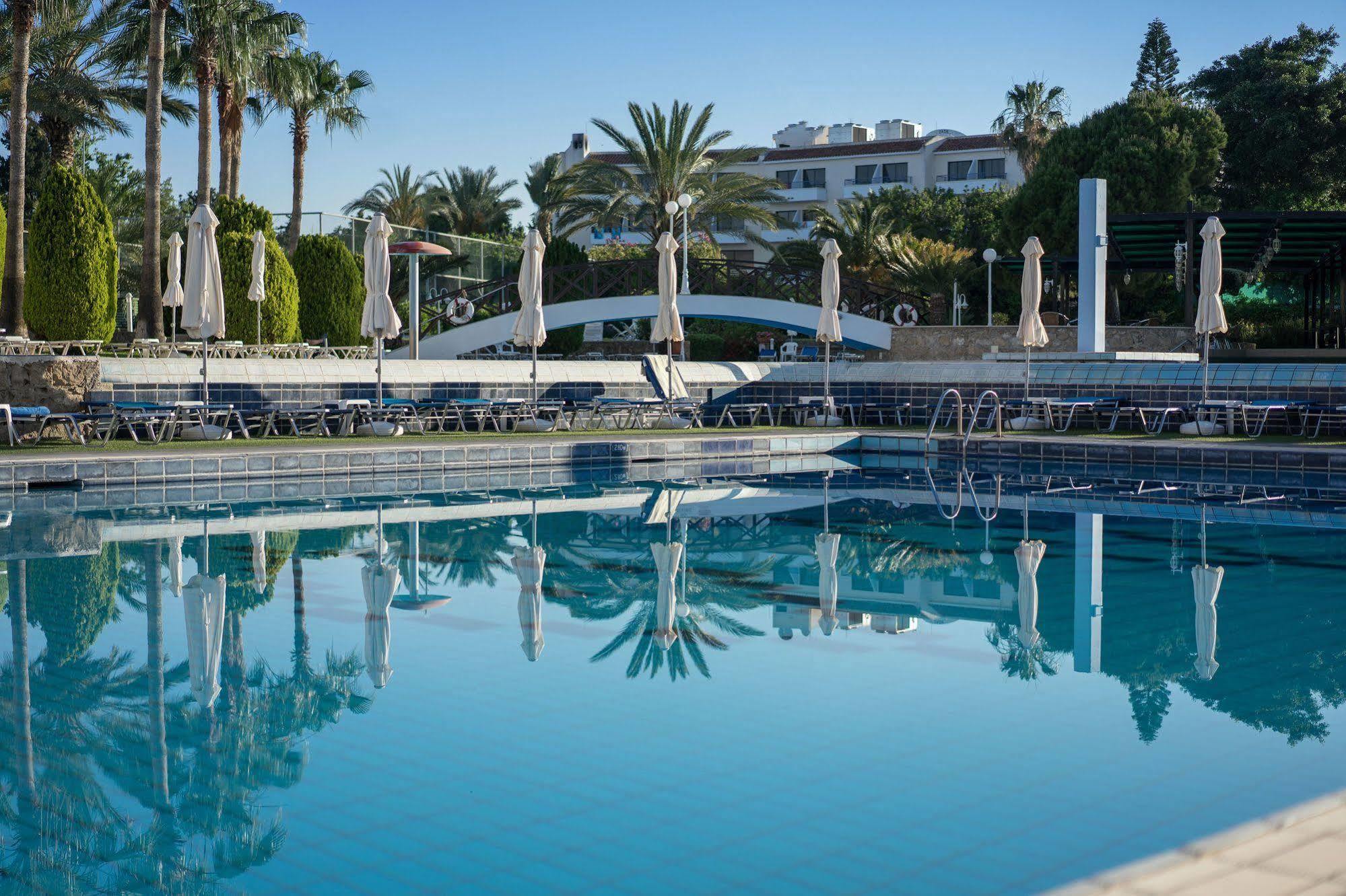 Aloe Hotel Paphos Exterior foto